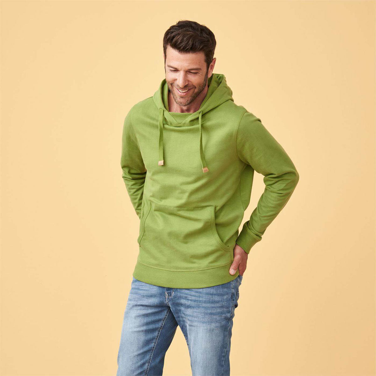https://www.deva-natur.de/media/image/5d/22/c7/Bio_Hoodie_Avocado_1.jpg