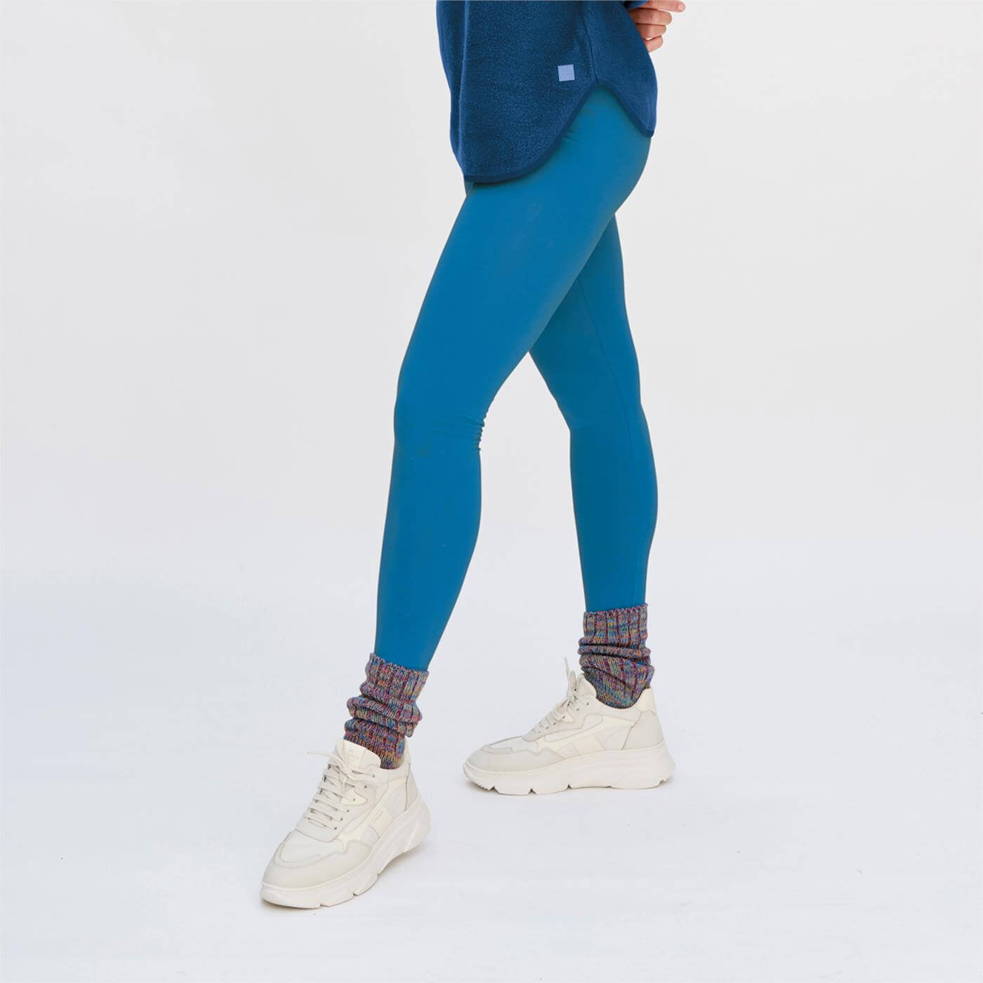https://www.deva-natur.de/media/image/18/2e/0c/Bio_Legging_63220_RetroBlue.jpg