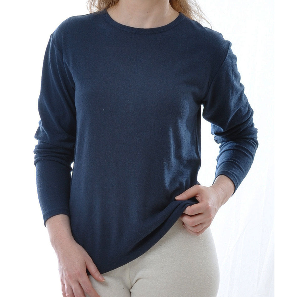 https://www.deva-natur.de/media/image/4c/34/5e/Alkena_Seide_Langarm-shirt_17.jpg
