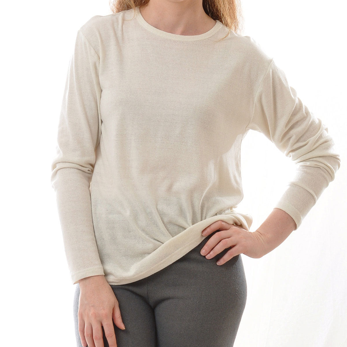 https://www.deva-natur.de/media/image/8d/32/67/Alkena_Seide_Langarm-shirt_28.jpg