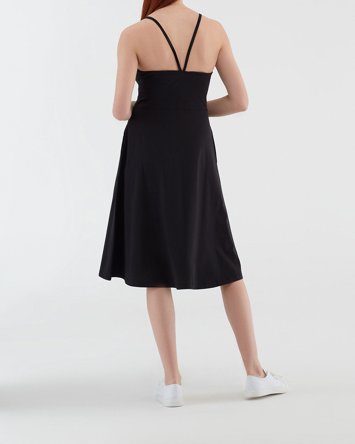 https://www.deva-natur.de/media/image/52/ee/69/Bio_Treager_Kleid_-1734_01_2.jpg