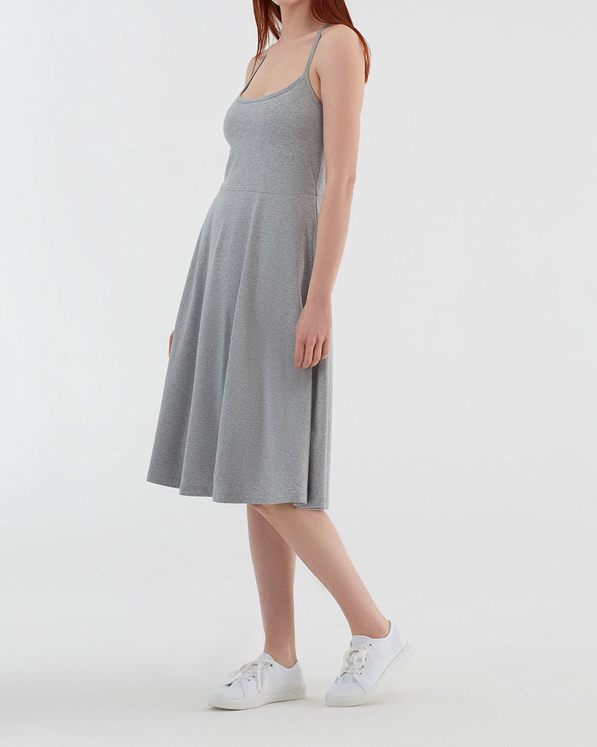 https://www.deva-natur.de/media/image/00/dd/f2/Bio_Treager_Kleid_-1734_02_2.jpg