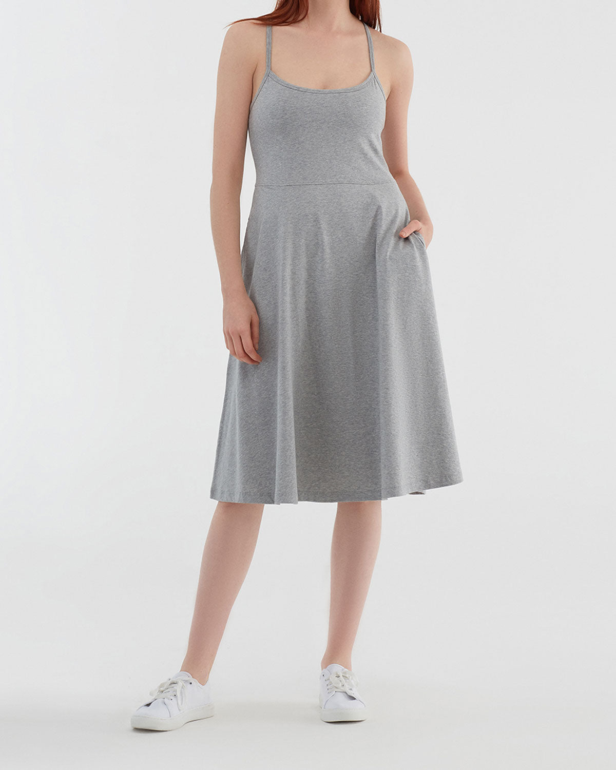 https://www.deva-natur.de/media/image/12/e2/5f/Bio_Treager_Kleid_-1734_02_3.jpg