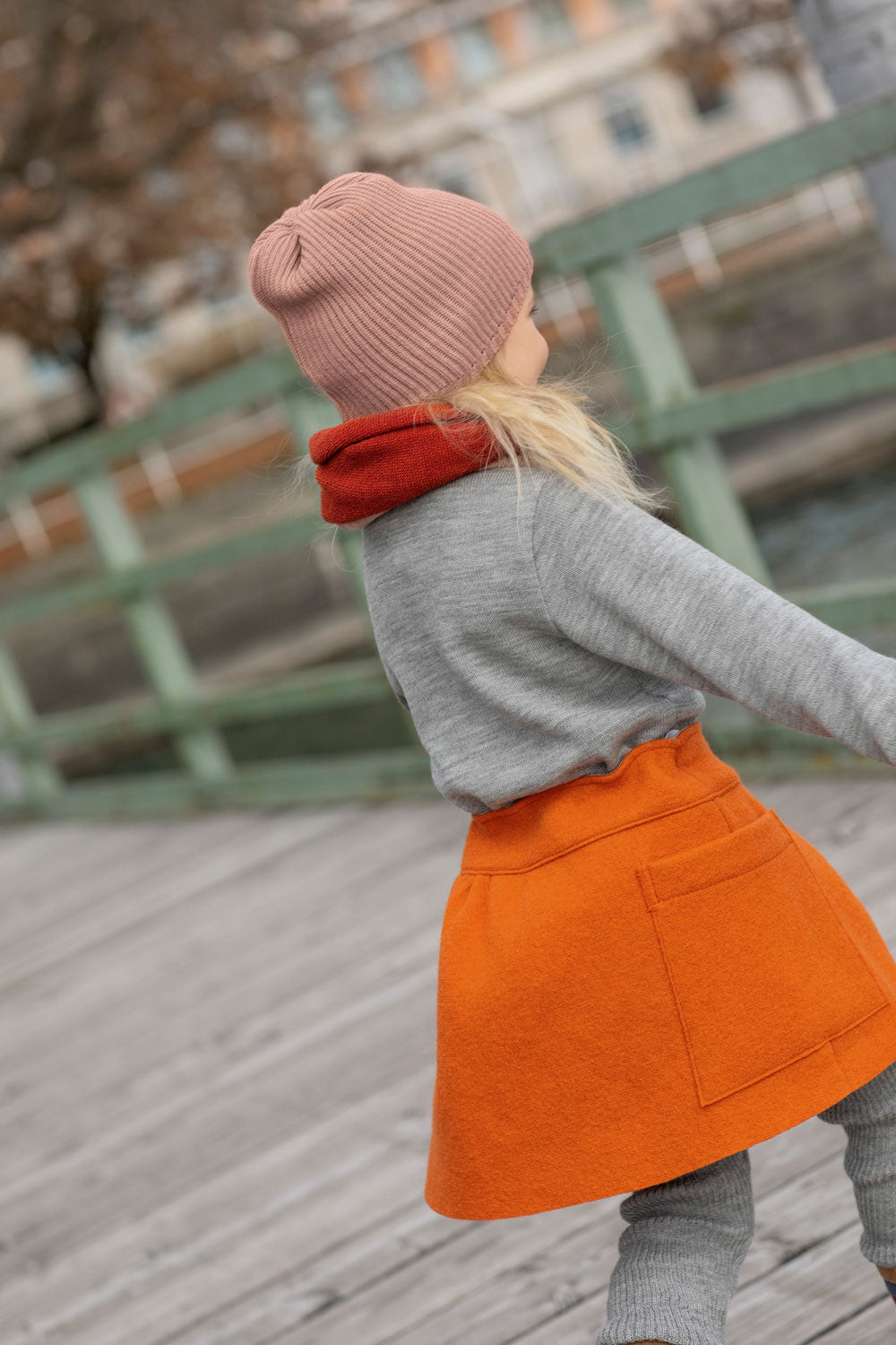 https://www.deva-natur.de/media/image/4c/b6/4b/disana_Muetze.jpg